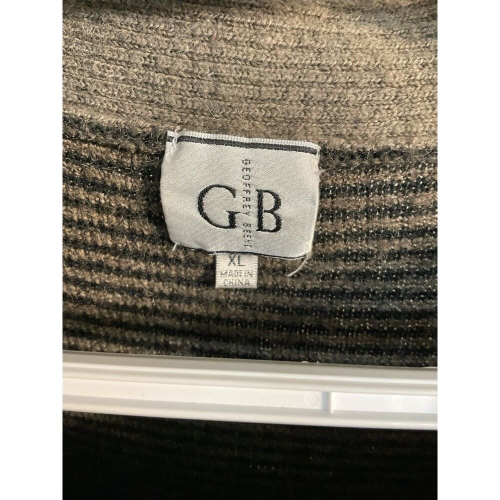 Geoffrey Beene Men's XL Striped V-Neck Sweater