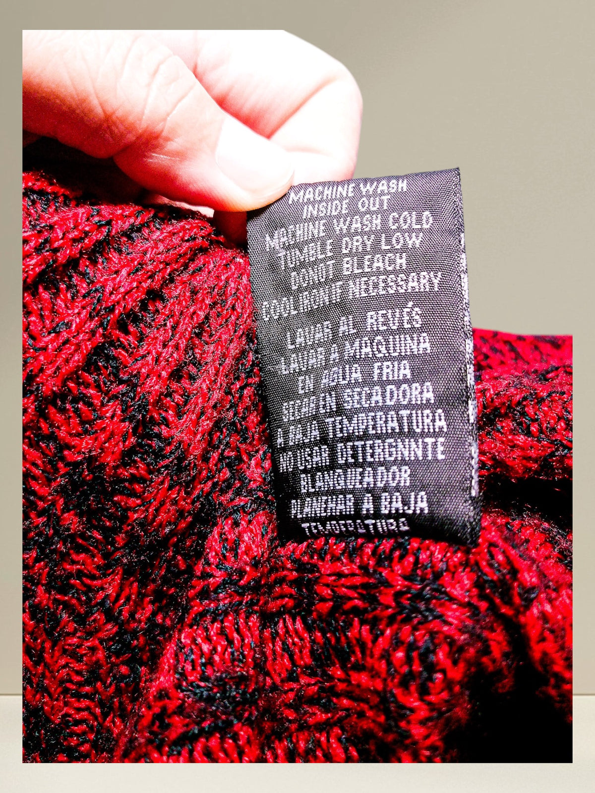 Care label close-up showing wash and dry instructions in English and Spanish