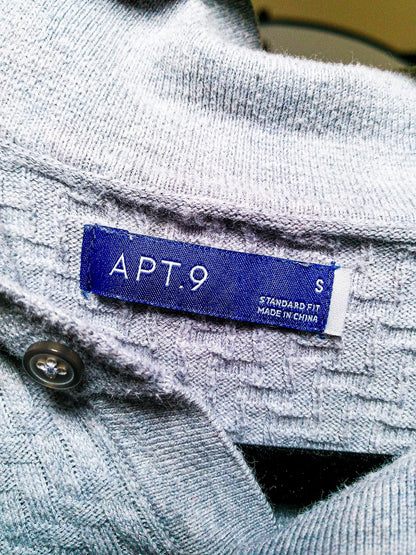 Apt. 9 brand tag showing size Small, Standard Fit, Made in China